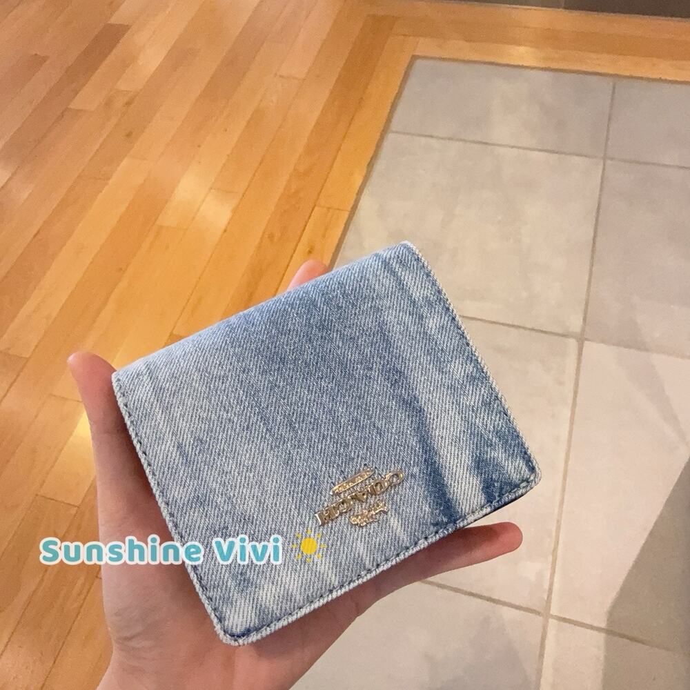 NWT Coach Snap Wallet In Loved Denim With Charm CEC35 denim/Gold/Light Indigo